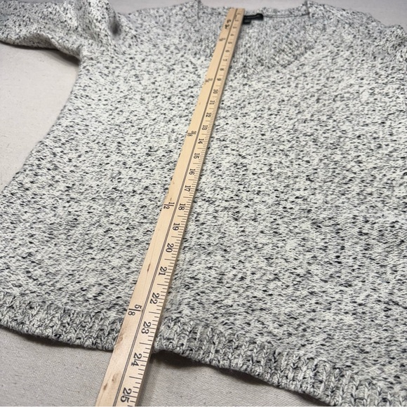 Banana Republic Marled V-Neck Tunic Sweater - Size Medium - Picture 14 of 16
